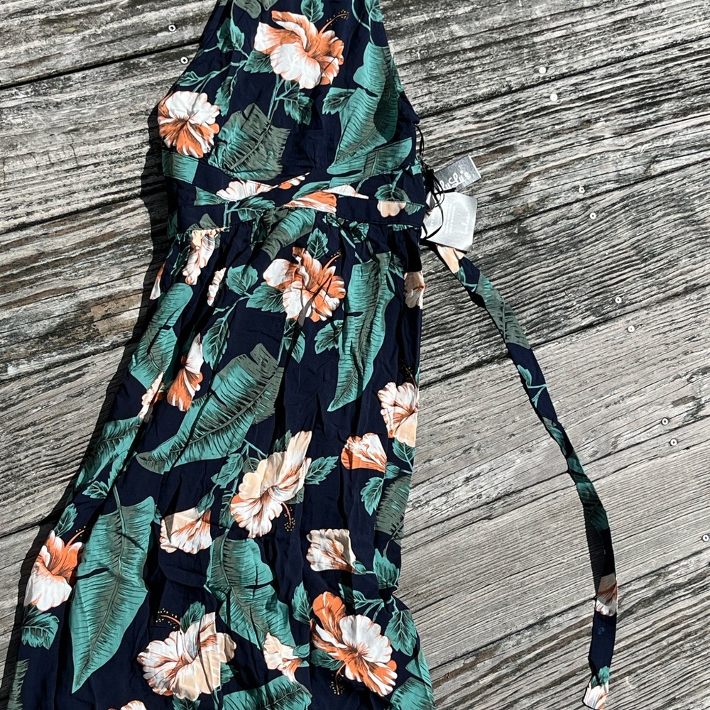 Sleeveless tropical maxi dress